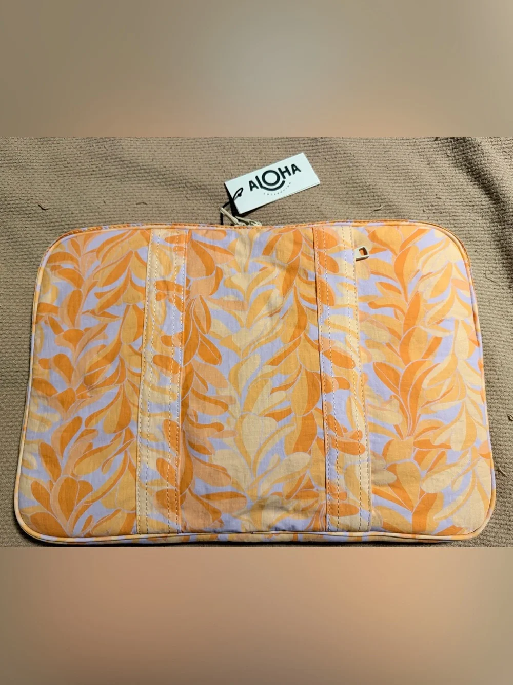NWT ALOHA Collection Puakenikeni Lei Stand Laptop Case
